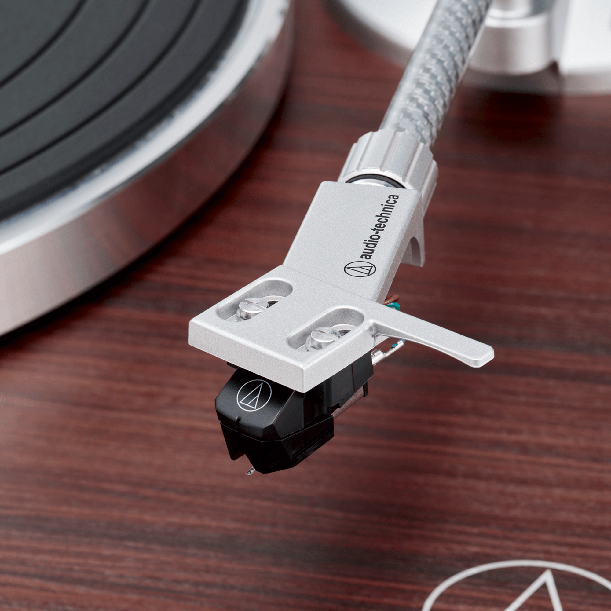 Manual Belt-Drive Turntable (Wireless & Analog) | AT-LPW50BT